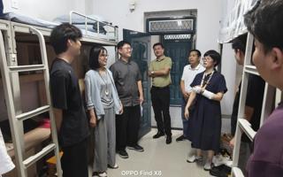 经济与管理学院（商学院）班子成员走访新生宿舍
